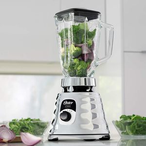 Licuadora Oster Original de 3 Velocidades con Jarra de Vidrio de 5 Tazas y Acabado Cromado Resistente - Product Image 2