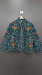 Chaqueta de Terciopelo Azul con Bordado Floral, Cuello Mandarín, Manga Larga, Abrigo de Otoño para Mujer, Diseño de Bordado a Mano - Product Image 1