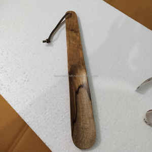 Chausse-pied long en bois de manguier fait main, finition élégante avec boucle en cuir véritable pour un port facile à prix abordable - Product Image 3