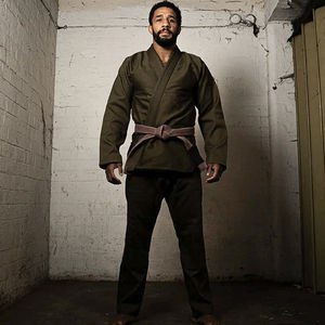 Kimono de BJJ para Hombre TITAN TREAD WEAR, Verde Oliva, 100% Algodón, 380g, Ligero, Duradero, Corte Regular, Gi de Judo para Adultos, Artes Marciales - Product Image 6