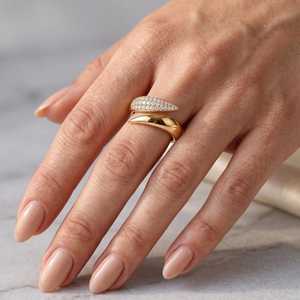 Anillo de banda cruzada único con diamante redondo cultivado en laboratorio de U and Me, en oro sólido de 14K, ideal para ocasiones especiales, regalo para novias. - Product Image 3
