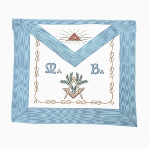 Tablier de Luxe pour Maître de Cérémonie en Cuir d'Agneau Brodé à la Machine avec Motifs Dorés |   Fabricant de Régalia Maçonnique 3D Personnalisée à Coudre - Product Image 4