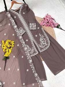 Look Designer Graceful Office Wear Traditional Digital Printed Kurti with Pant & Dupatta Suit for Indian Market Wholesale Price - Product Image 5