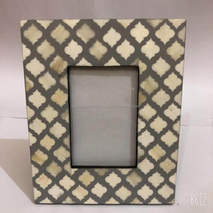 Marco de Fotos de Madera Ajustable Hecho a Mano con Patrón de Resina de Rayas Púrpuras, Decoración Contemporánea para Mesa, Regalo para el Hogar - Product Image 3