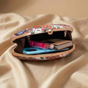 Pochette ovale imprimée Madhubani de qualité supérieure, sac à main ethnique de créateur pour femmes, pour les mariages et les occasions festives - Product Image 3