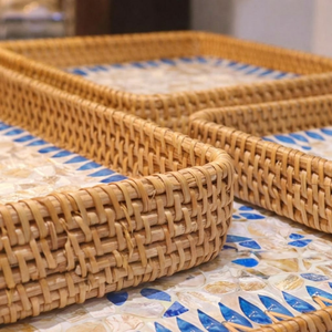 Plateau de service unique en rotin et coquillages, fabrication vietnamienne, motif marin bleu et blanc incrusté, pour la restauration et le rangement, vente en gros - Product Image 3