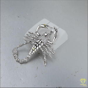 Colgante de Lujo con Diseño de Escorpión, Chapado en Rodio y Oro, Estilo Hiphop con Acabado Pulido, Piedras de Moissanita VVS, Ideal para Regalo - Product Image 6
