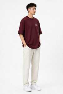 เสื้อยืดโอเวอร์ไซส์สีแดงเบอร์กันดีสำหรับผู้ชายจาก ONETEN APPAREL ผ้าฝ้าย 100% ทรงหลวม แขนสั้น คอกลม พิมพ์ลายสกรีน ผ้าไม่ยับ สวมใส่สบาย - Product Image 3