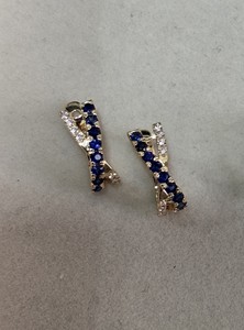 เครื่องประดับชั้นดี ต่างหูทองคำ 14KT สีเหลือง ประดับด้วยไพลินสีน้ำเงินธรรมชาติและเพชรธรรมชาติ ตัวเรือนแบบไมโครเพฟ สำหรับผู้หญิง - Product Image 1