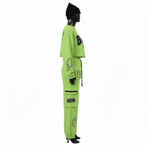 Ensemble haut court et pantalon cargo en molleton gaufré coton polyester 320 GSM de haute qualité, vert, logo personnalisé, pour femme - Product Image 5