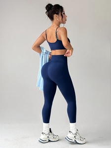Conjunto Deportivo de Tres Piezas para Mujer, Sujetador Deportivo, Leggings y Chaqueta, Ropa Deportiva para Gimnasio y Entrenamiento - Product Image 2