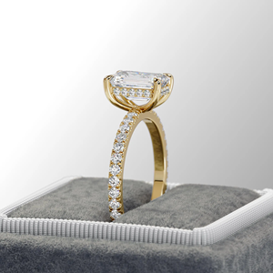 Bague de fiançailles en platine avec diamant taille émeraude et diamants latéraux, style classique, certifiée GIA, pour femme - Product Image 5
