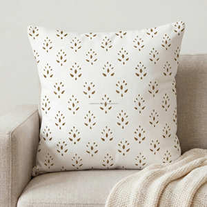 Funda de cojín decorativa verde oliva con estampado a mano de hojas botánicas y enredaderas, estilo rústico. - Product Image 6
