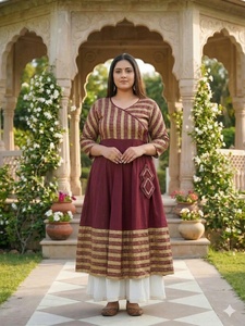 ชุดเดรส Anarkali ลายทางผ้าเรยอนสำหรับผู้หญิงไซส์ใหญ่ คอแบบ Angrakha แขนสามส่วน ทรงบาน สวมใส่สบาย สีแดงเลือดหมู - Product Image 6