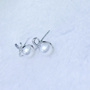 Pendientes de Perlas de Agua Dulce de 6-7 mm de Zhuji Mountain Lake, Casi Impecables, Aurora, Plata Pura, Diseño de Mariposa Versátil y Exquisito - Product Image 1