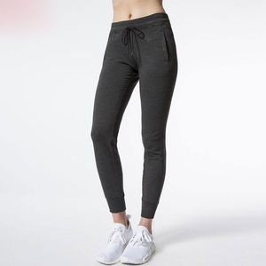 Pantalones deportivos para mujer diseñados para entrenamiento en el gimnasio, fitness y estilo de vida activo. - Product Image 1
