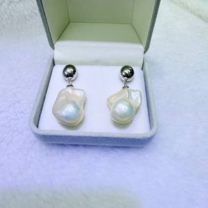 Boucles d'oreilles pendantes en perles d'eau douce naturelles Dabarok Luxury 15-16 mm, perles d'eau douce irrégulières blanches, bijoux de mode - Product Image 1
