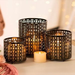 Modernos portavelas metálicos diseñados para hogares elegantes que ofrecen una luz cálida de velas y un equilibrio escultural. - Product Image 5