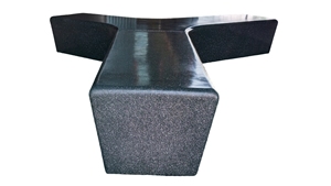 Banco de Fibra de Vidrio Negro en Forma de Y de KNT Creations, Resistente, Acabado Mate Clásico, Impermeable, para Interiores y Exteriores - Product Image 5
