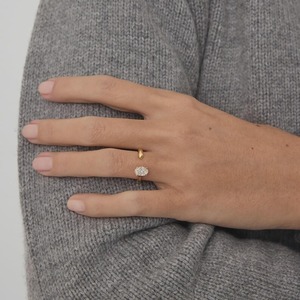 Bague de fiançailles solitaire en or avec diamant ovale de 0,80 carat cultivé en laboratoire, monture bypass, bijoux fins pour femmes - Product Image 6