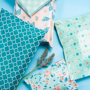 Bolsas de Envío de Polietileno, Diseño a Cuadros con Puntos de Flores Azules y Rosas - Product Image 5