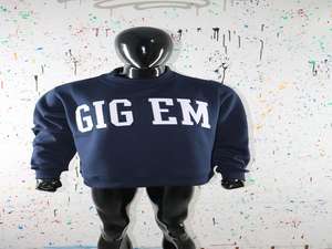 Sudadera GIG EM BLUE con cuello alto 100% BLANCA, sudadera con cuello ancho y bordado aplicado, CLUSH SPORTS - Product Image 3