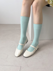 Chaussettes hautes pour femmes, unies, respirantes, en fibre de rayonne de qualité supérieure, tricotées, pour usage quotidien, style classique, saison printemps - Product Image 6