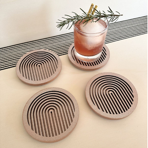 Posavasos geométricos delgados de alambre de latón, con diseños circulares y hexagonales, disponibles a precios de mayoreo. - Product Image 6
