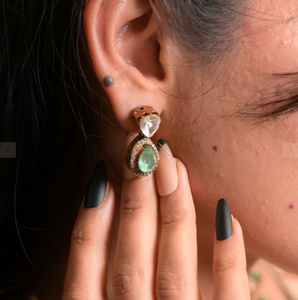 Ensemble de boucles d'oreilles élégantes en argent sterling 925 avec pierres précieuses émeraude vert clair pour femmes, pour mariage et fiançailles. - Product Image 1