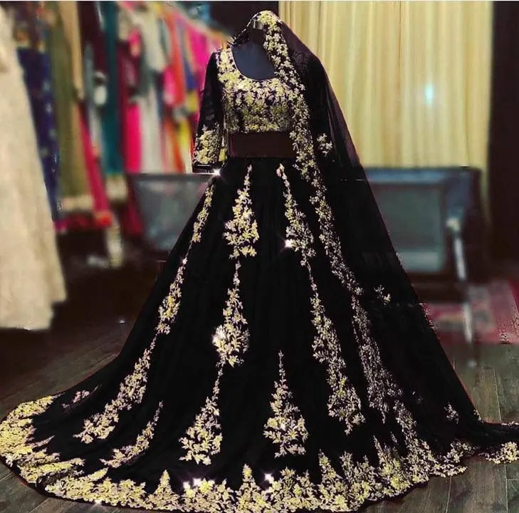 Gaya India desain baru lehenga choli untuk wanita pakaian pernikahan lehenga choli dengan pekerjaan bordir berat untuk wanita