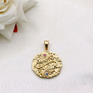 Colgante Medallón de Plata de Ley 925 Bañado en Oro con Dos Peces de Piscis y Circonitas Multicolor, Joyería Fina, Joyas de Recuerdo, Venta al por Mayor - Product Image 1