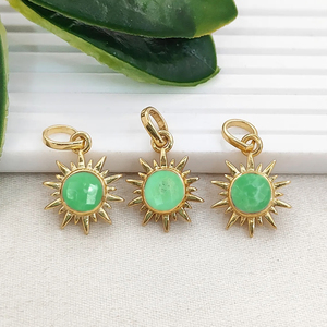 Colgantes de Crisoprasa en Forma de Sol, Chapados en Oro, con Engaste de Collet, Colgante Redondo, Joyería de Crisoprasa, Colgantes de Gema Redonda de 6mm, Amuletos de Sol - Product Image 1
