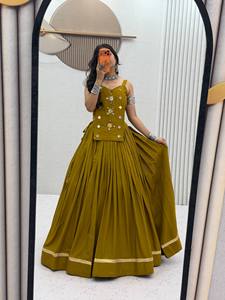 Conjunto de Kurti Amarillo Bordado en Georgette con Lehenga Plisada, Vestido Étnico para Mujer, para Bodas, Fiestas y Festivales - Product Image 4