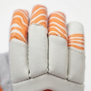 Guantes de Bateo de Críquet Personalizados al por Mayor, Material PU, Cierre de Hebilla Cosido a Mano, Calidad Profesional, Ligeros y Transpirables - Product Image 4