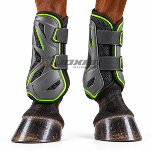 Botas de cepillado para caballos resistentes, diseñadas con material exterior duradero, acolchado cómodo y correas ajustables para entrenamiento regular. - Product Image 5