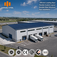 Entrepôt préfabriqué en structure acier robuste, atelier industriel avec conception personnalisée et installation rapide