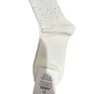 Calcetines de Mujer de Alta Calidad, Modernos, con Doble Protección Antibacteriana, Lujosos y Ligeros - Product Image 2