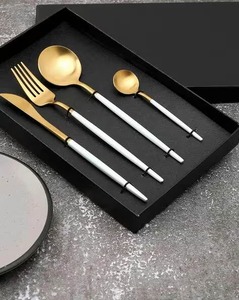 Ensemble de Couverts de Luxe Contemporains en Acier Inoxydable, Écologiques, Durables et Lavables au Lave-Vaisselle pour Buffets et Restaurants - Product Image 3