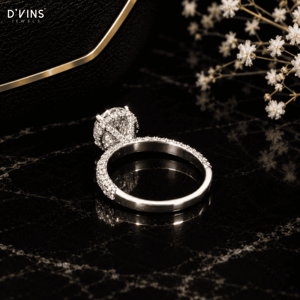Bague de fiançailles D'VINS Luxury avec diamant rond brillant de 3 carats pour femme, bande pavée, or massif 18 carats - Product Image 3