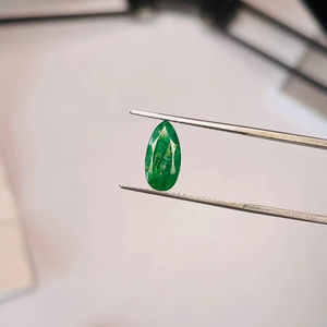 มรกตธรรมชาติจากแซมเบีย รูปทรงลูกแพร์ คู่หนึ่ง น้ำหนัก 3.07 กะรัต คุณภาพดี สีเขียวสวยงาม เงางาม ขัดเงาอย่างสมบูรณ์แบบ เหมาะสำหรับทำเครื่องประดับ - Product Image 4