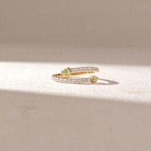 Anillo Abierto de Oro Amarillo de 14K con Diamante Verde de Corte Pera de 0.526CT Cultivado en Laboratorio, Anillo Apilable con Pavé, Personalizado OEM al por Mayor - Product Image 3