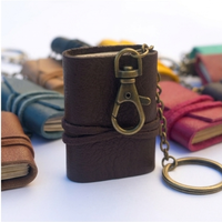 Carnet miniature en cuir souple fait main avec porte-clés, pages vierges, personnalisable, coloré, format poche, pour Noël et le Nouvel An