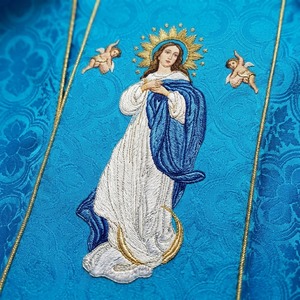 Vêtement liturgique brodé sur mesure pour adulte, robe de cérémonie bleue en polyester mat avec étole et épingle de sûreté, style classique pour la liturgie - Product Image 5