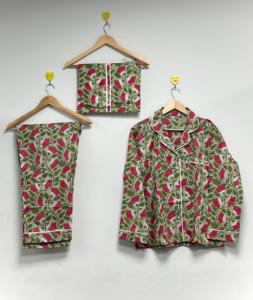 Conjunto de Pijama de Algodón para Mujer con Estampado Floral de Verano, Hecho a Mano, Ecológico, de Secado Rápido y Cómodo, con Bolsa a Juego - Product Image 1