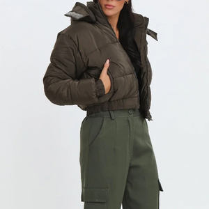 Blouson court matelassé pour femme en peau de mouton, respirant, en viscose tissée, imperméable, style urbain audacieux, coupe courte, personnalisable - Product Image 3