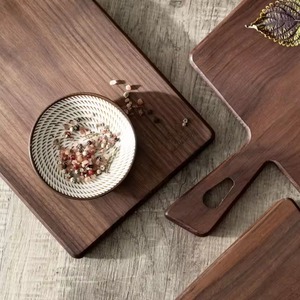 Planche à découper en bois de noyer à grain traversant, forme poignée, écologique, pour viande, charcuterie, service, cuisine, restaurant - Product Image 4