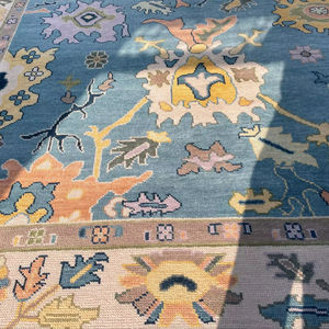 Tapis tissé à la main moderne et vibrant en laine/soie, motifs floraux, écologique, antidérapant, résistant à la saleté, adapté aux animaux domestiques - Product Image 1