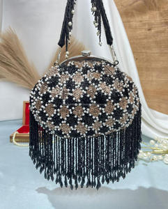 Sac de soirée perlé traditionnel, style vintage, avec fermoir et pompons pour femme, doublure en tissu de qualité supérieure et fermoir métallique durable - Product Image 6