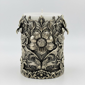 Candelabro Floral Escultural de Hierro (Acabado Antiguo) Hecho a Mano, Decoración Natural para el Hogar en Navidad - Product Image 2