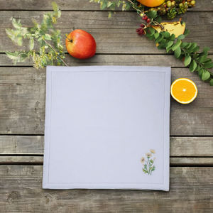 Lino natural, suave y duradero, bordado con flores de margarita para decorar mesas en fiestas de verano y reuniones alegres. - Product Image 2